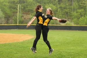 vic and bre softball pic