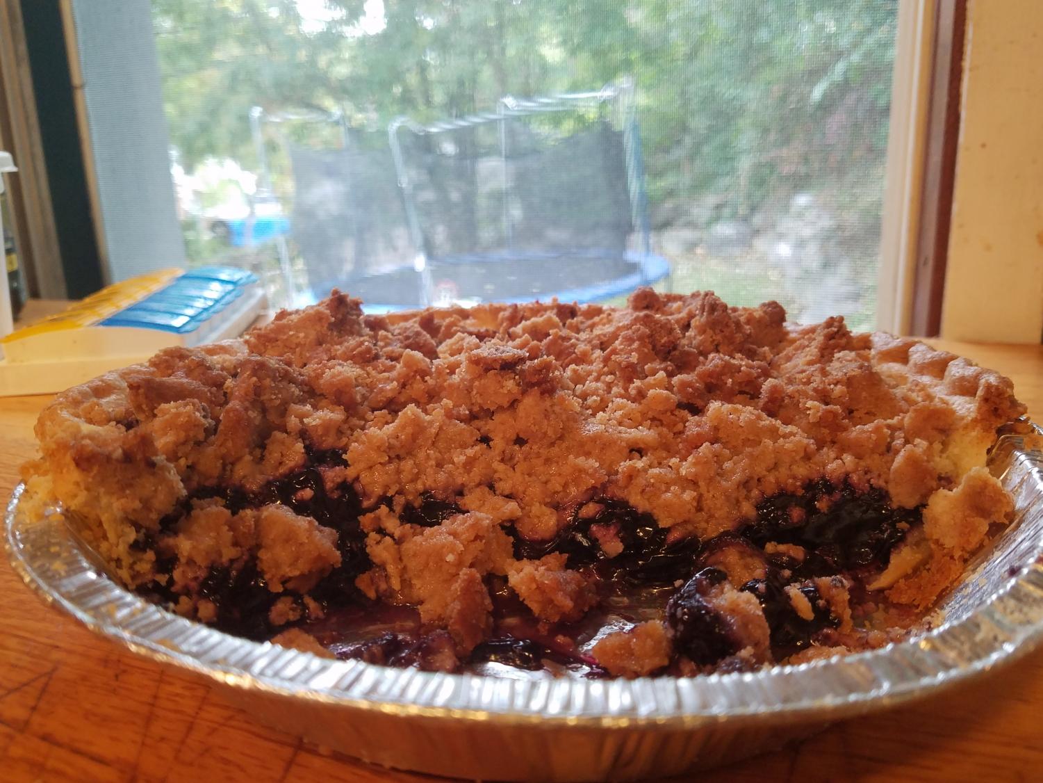 Above: A tasty blueberry crisp pie from Shannon’s Eyes on the Pies just waiting to be devoured. Photo Courtesy: Sean Fagan